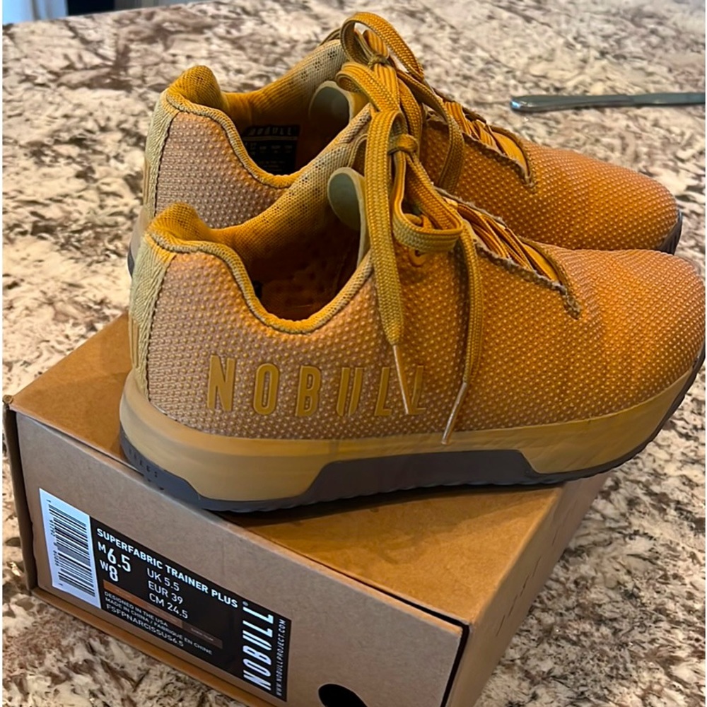 Womens 8, mens 6,5 nobull trainer plus.
